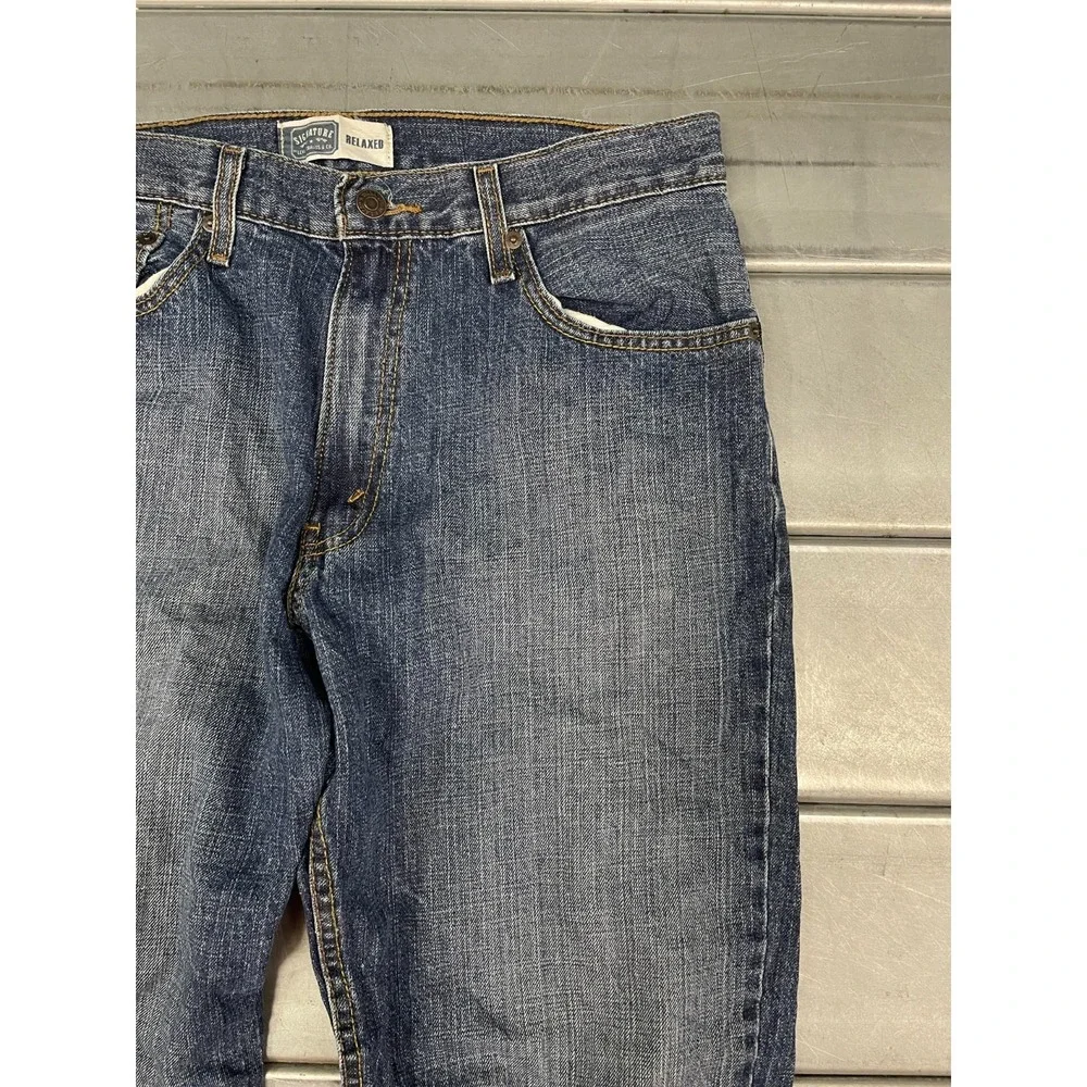 Signature Levis  Jeans Mens 33X29 Blue Medium Wash Denim Relaxed Leg 100% Cotton